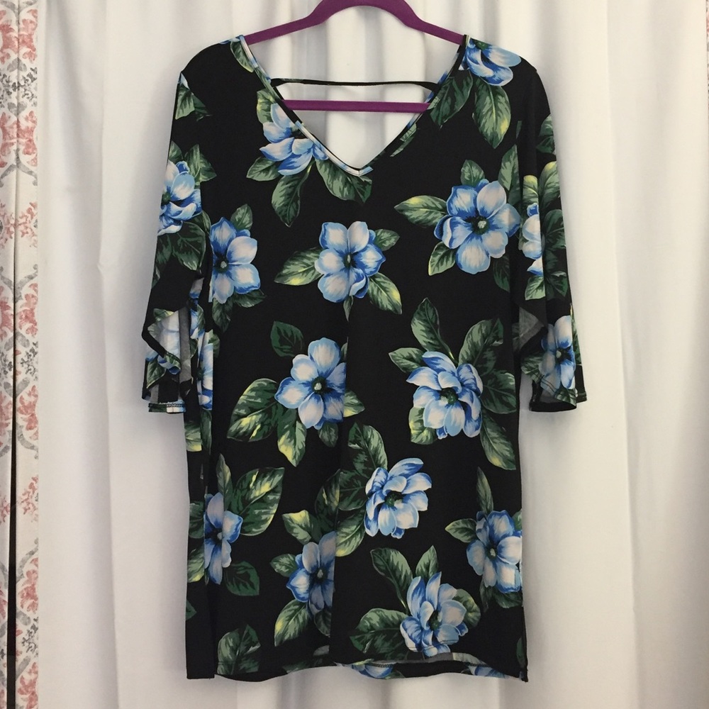 3/$25 IMAN Large Floral Top